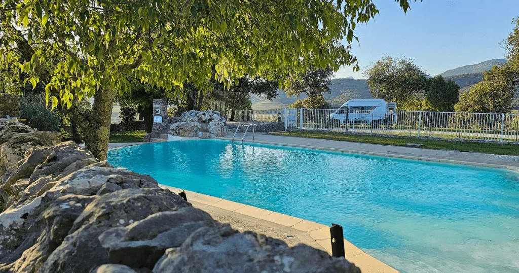 piscine panoramique dans les cévennes camping
